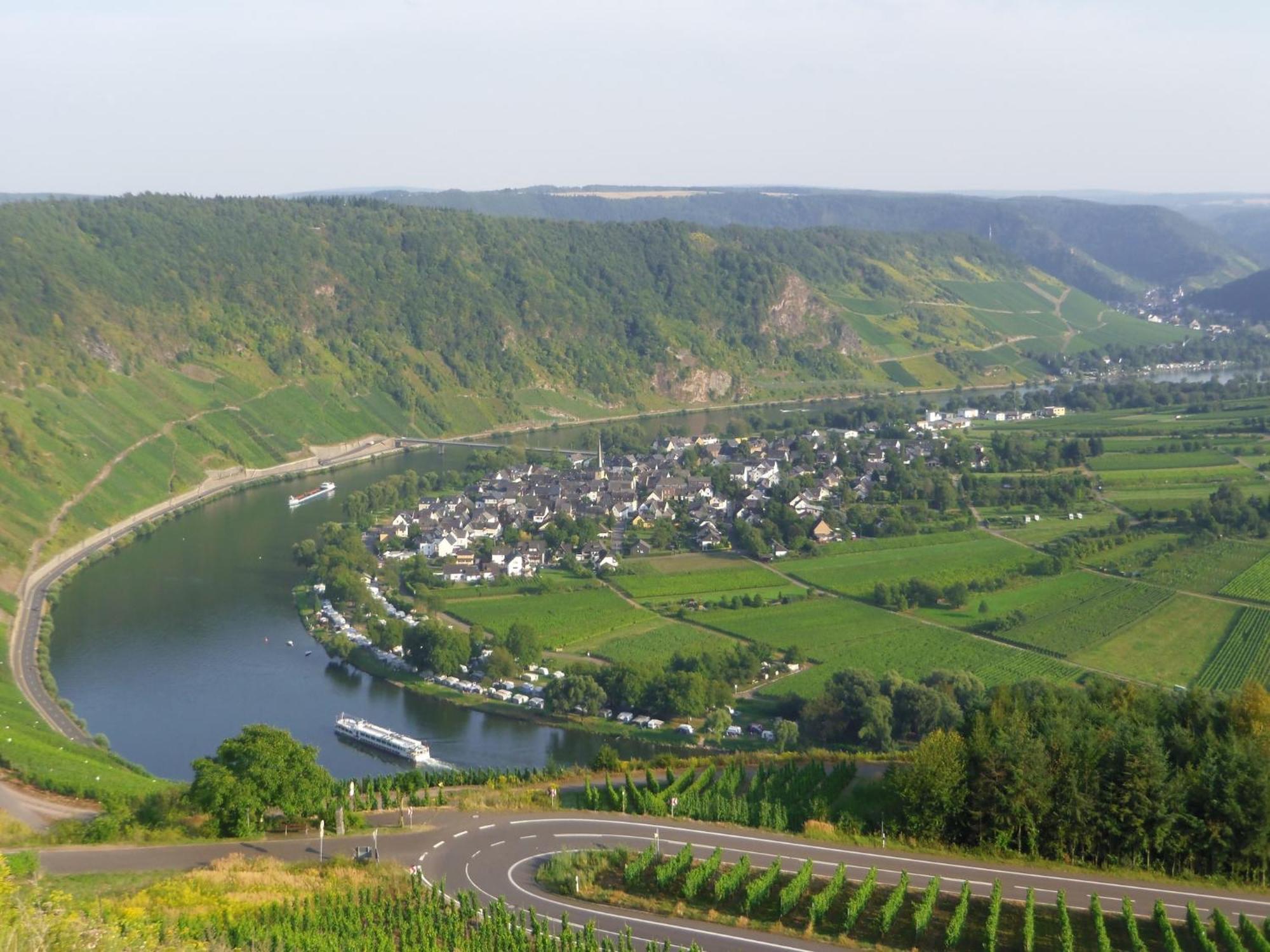 Comfortable Apartment in Ediger-Eller Eifel near Town Centre Sankt Aldegund Eksteriør bilde